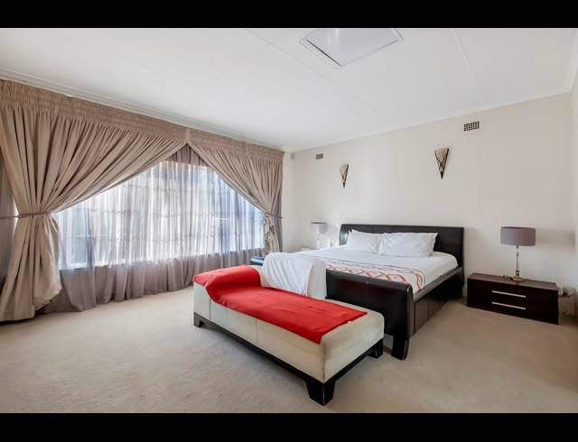 5 BEDROOM HOUSE FOR SALE IN FERNDALE